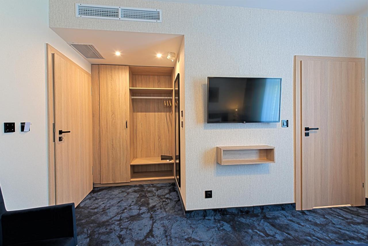 Ignasiak Hotel Września Buitenkant foto