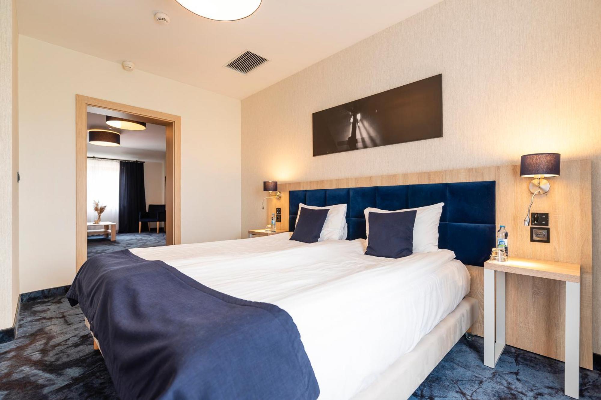 Ignasiak Hotel Września Buitenkant foto