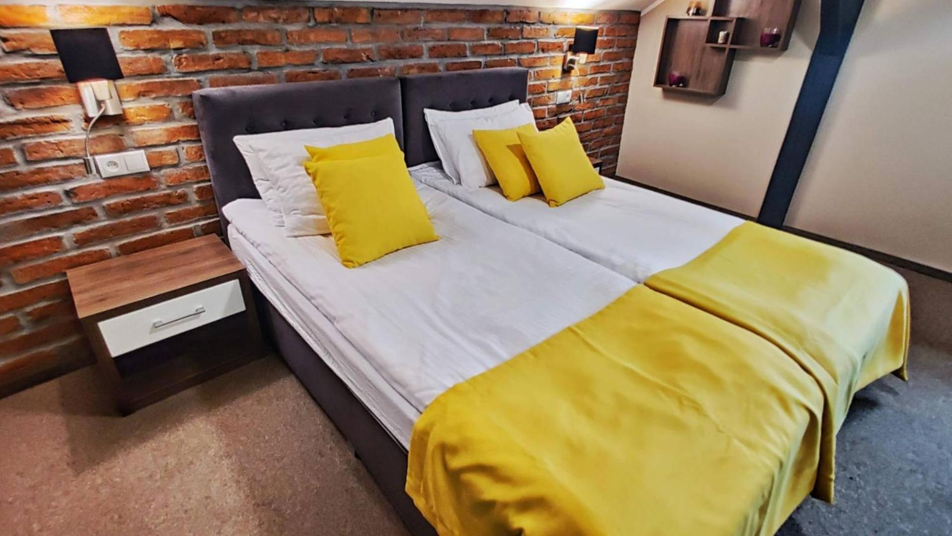 Ignasiak Hotel Września Buitenkant foto