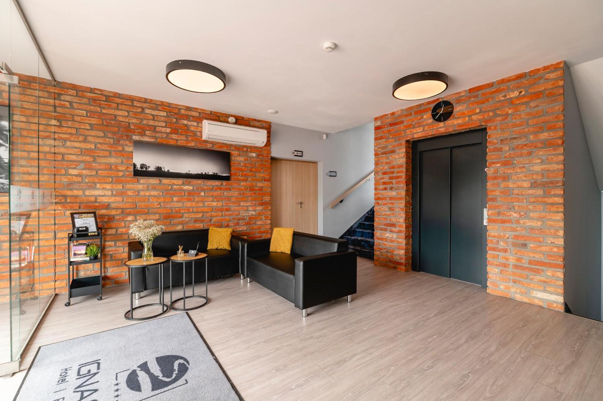 Ignasiak Hotel Września Buitenkant foto