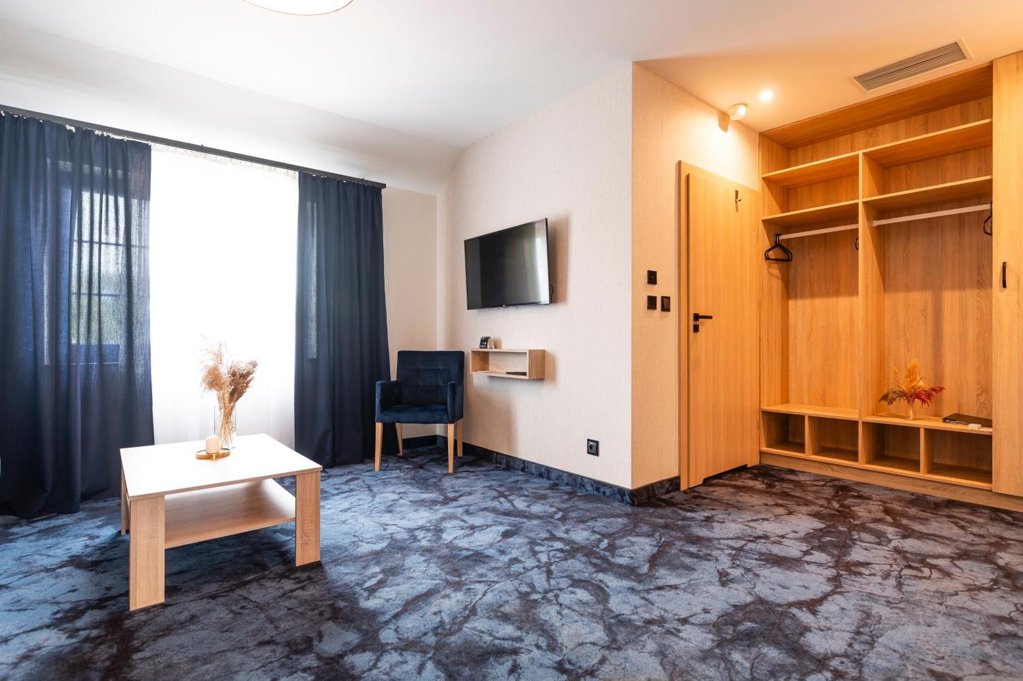 Ignasiak Hotel Września Buitenkant foto