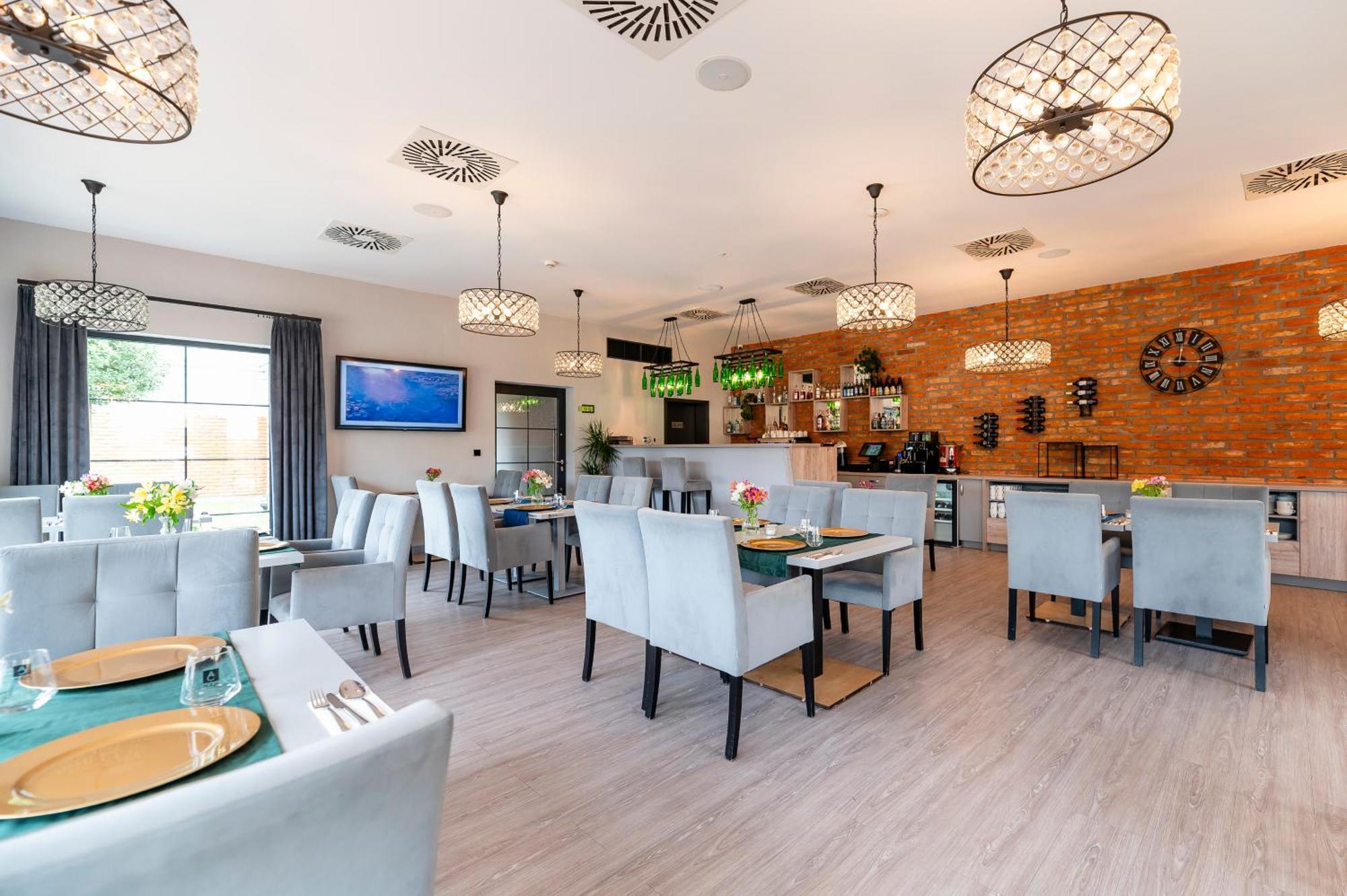 Ignasiak Hotel Września Buitenkant foto