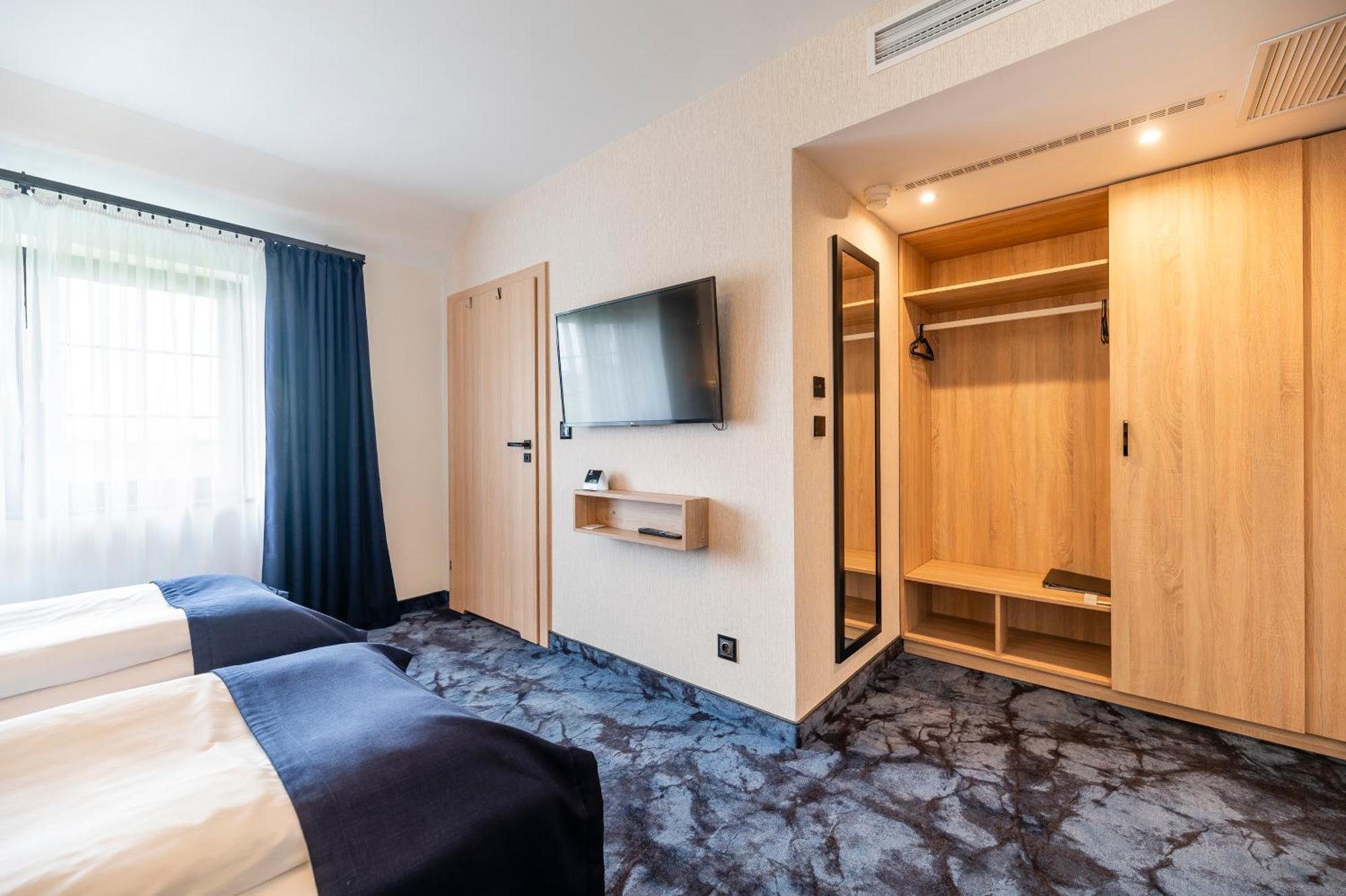 Ignasiak Hotel Września Buitenkant foto