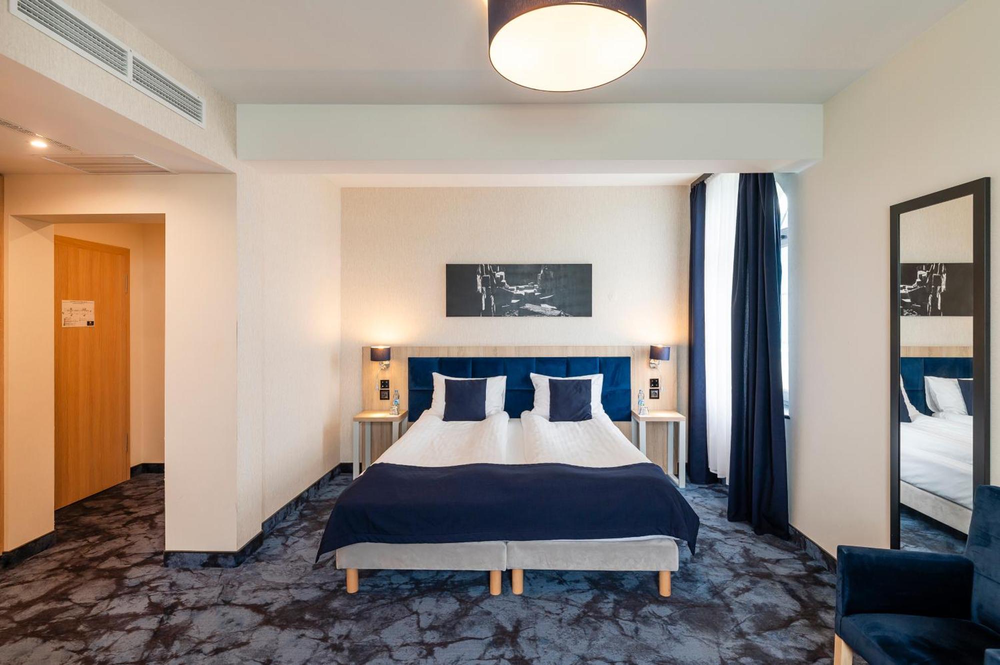 Ignasiak Hotel Września Buitenkant foto